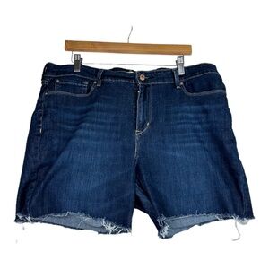 Signature by Levi Strauss Distressed Blue Jean Mid Rise Slim Shorts Size 18M‎